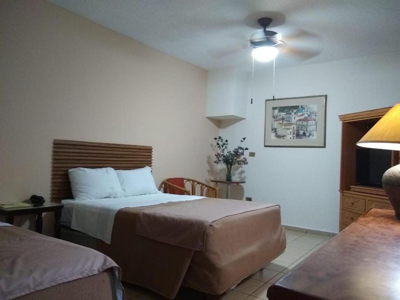 Hotel El Dorado Sabinas ภายนอก รูปภาพ