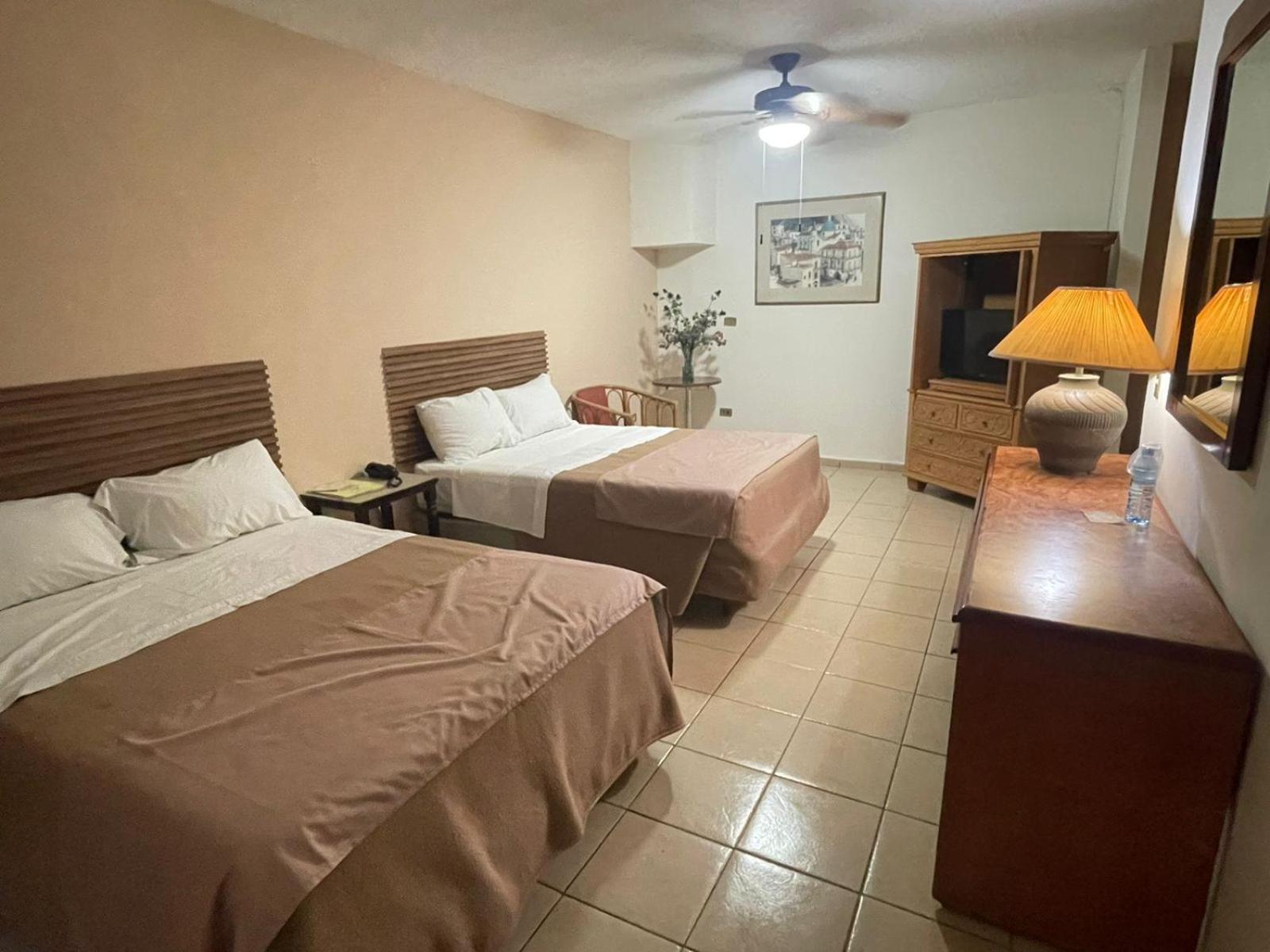 Hotel El Dorado Sabinas ภายนอก รูปภาพ